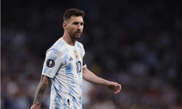 金鸡奖最和谐一幕，霍思燕用九个字，让佟丽娅和陈思成哈哈大笑！